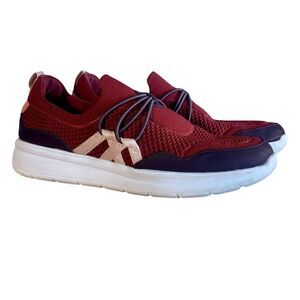Clarks Cloudsteppers Slip Ons Burgundy Size 8.5 Cushioned Lightweight Flexible